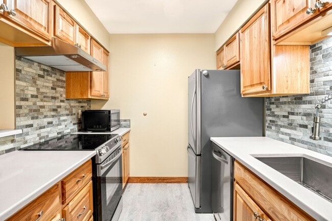 Photo - Remodeled 1 bed, 1 bath Gunbarrel Condo! Available NOW! Unit 5