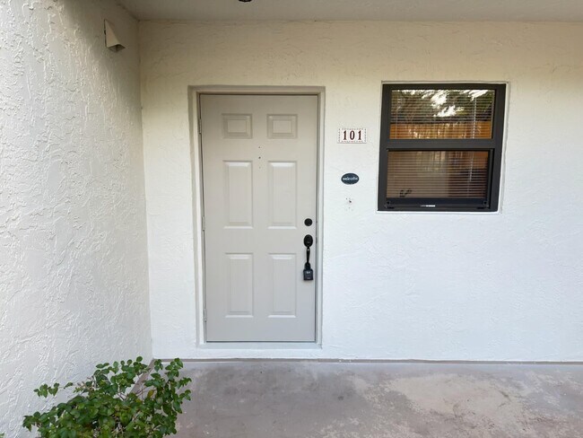Photo - 15710 E Waterside Cir Unit 101