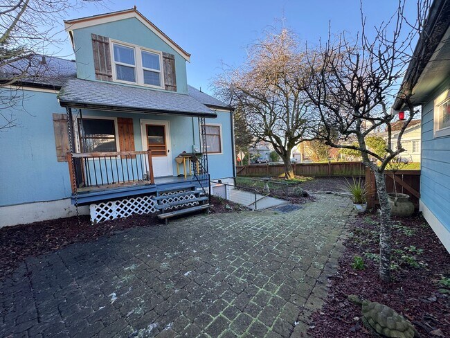 Photo - 2732 Eldridge Ave Unit 1