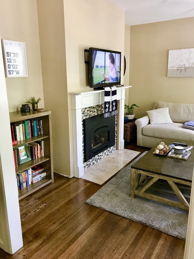 10 Rundel Park Unit Charming First-Floor Apartment on Rundel Park