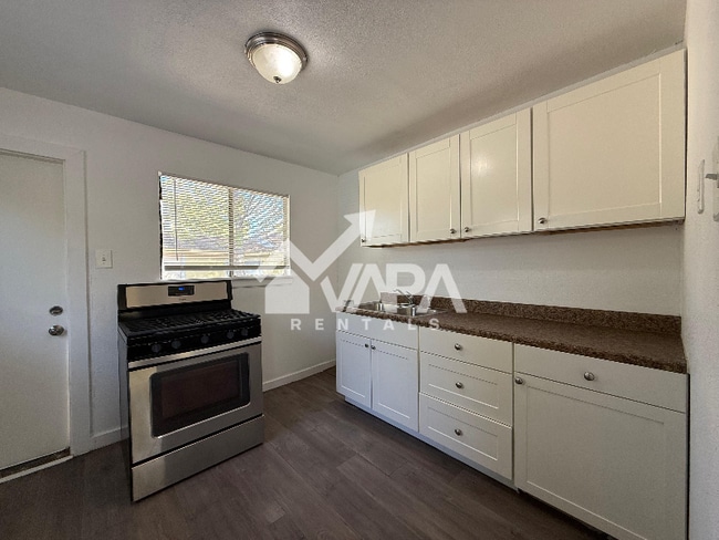 Photo - 135 E Burcham Ave