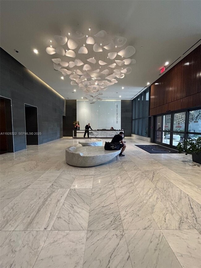 Building Photo - 68 SE 6th St Unit 3008