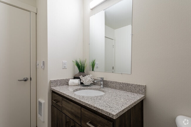 2BR, 2BA - 990 SF