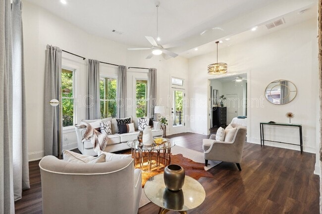 Photo - 738 Highland Ave NE