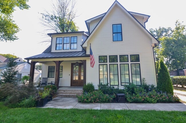 Building Photo - Fully Furnished in Downtown Franklin Rental