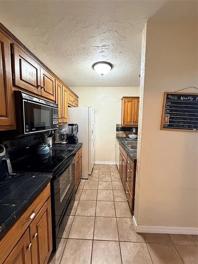 Photo - 800 NE 17th Ct