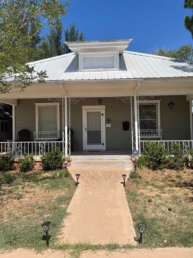 Photo - Great short term stay property! Nightly to monthly stays available!!