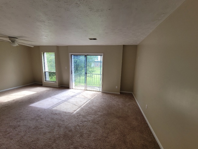 Building Photo - 1310 Louisville Rd Unit 39