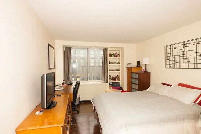 275 Greenwich St Unidad 14M