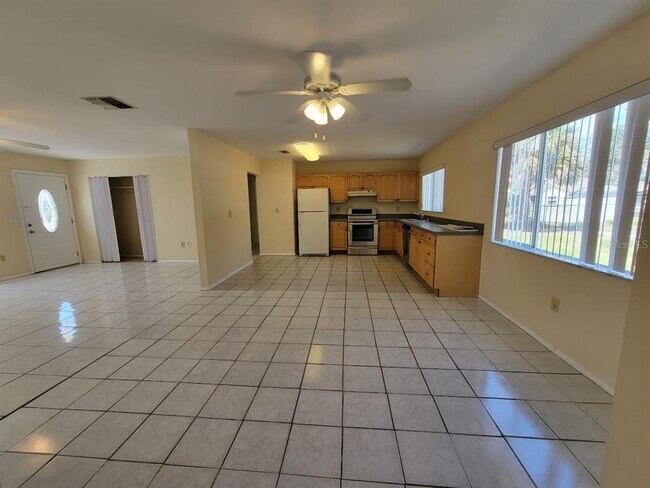 Photo - 2466 Lakeshore Cir