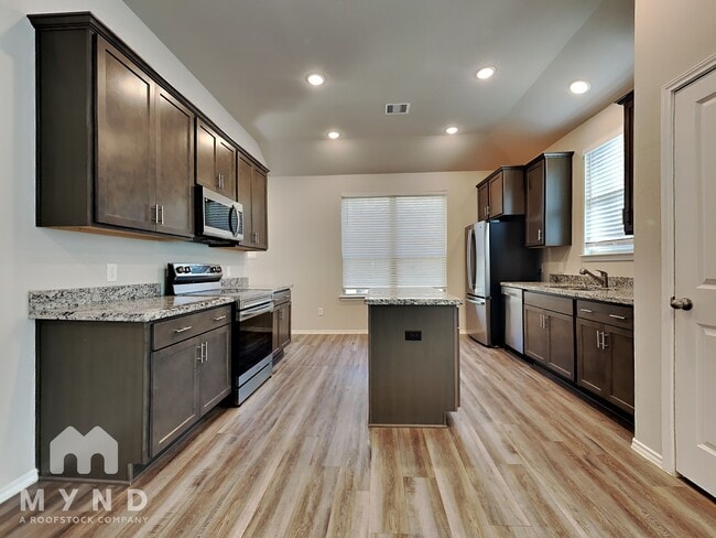 Photo - 1021 Columbia River Rd