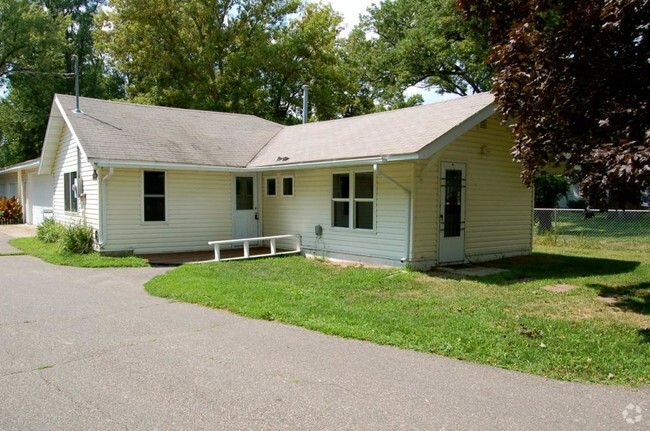 Building Photo - 29221 Main St Rental