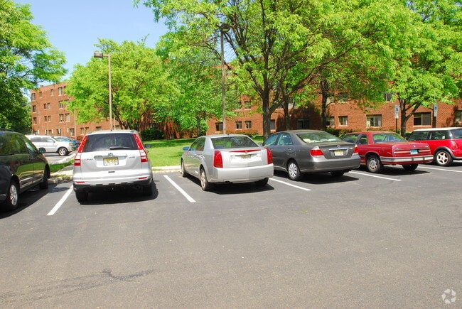 Photo - Baldwin Oaks Apartments