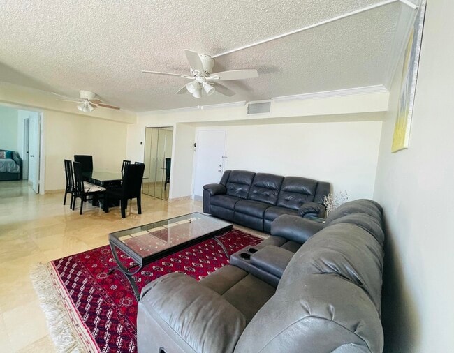 Photo - 1237 Hillsboro Mile Unidad 302