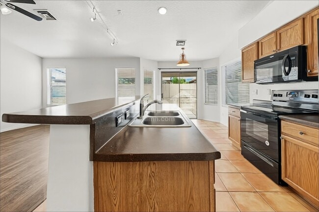 Photo - 717 W Beth Dr
