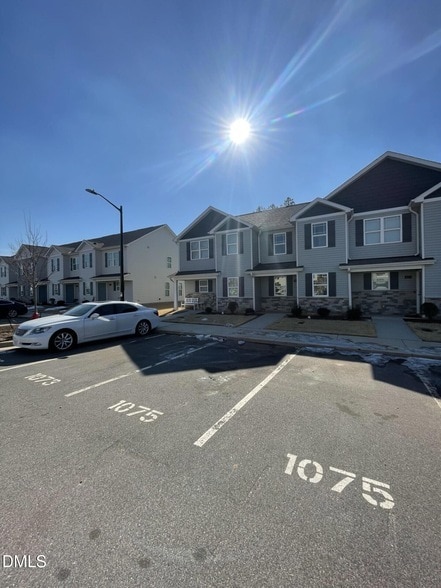 Building Photo - 1064 Peony Ln