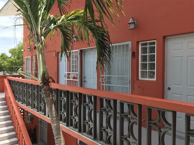 Photo - 421 NE 68th St Unidad 15