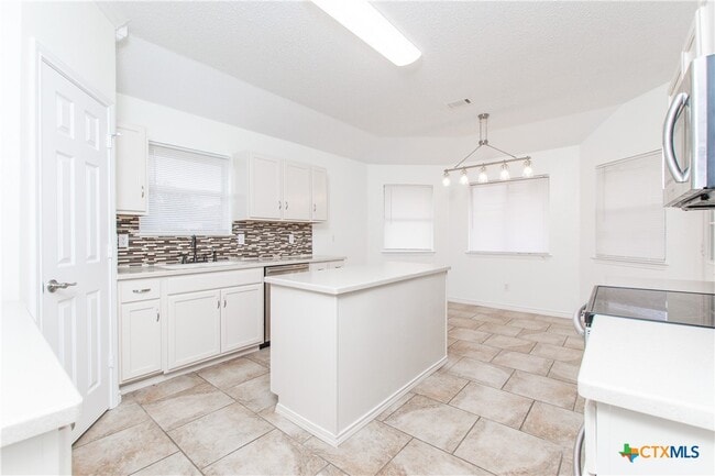 Building Photo - 1802 Lava Ln