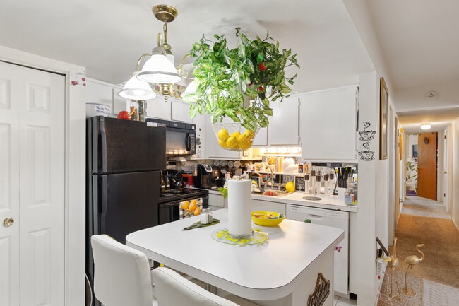 Photo - Cambridge Manor