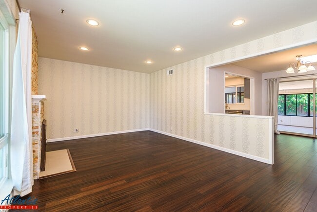 Photo - Beautiful Home | Remodeled Kitchen | Central A/C