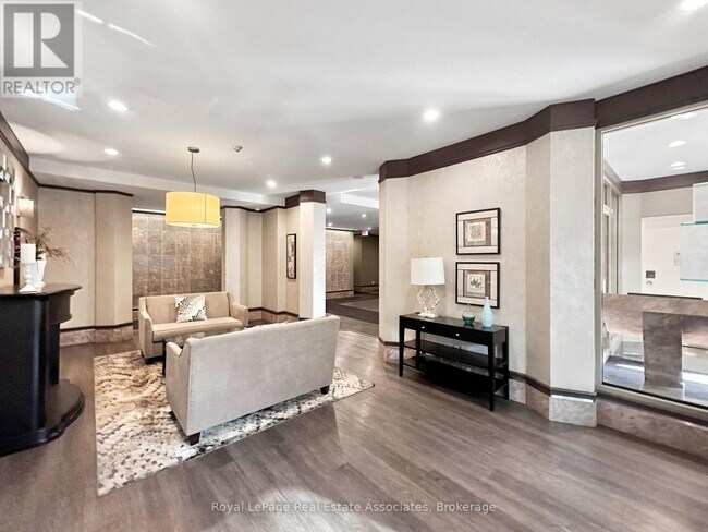 Photo - 67 Caroline St S Unit 13E