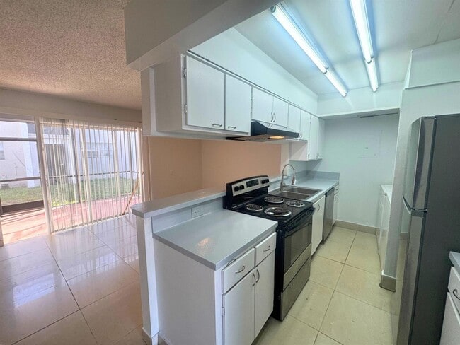 Building Photo - 4423 Treehouse Ln Unit 21C