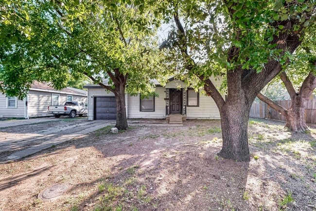 Photo - Charming 2-Bedroom Cottage with Big Backyard