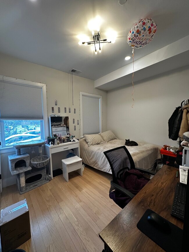 Building Photo - 106 Bremen St Unit 1