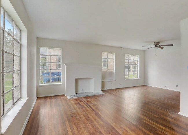 Photo - 944 W Huisache Ave