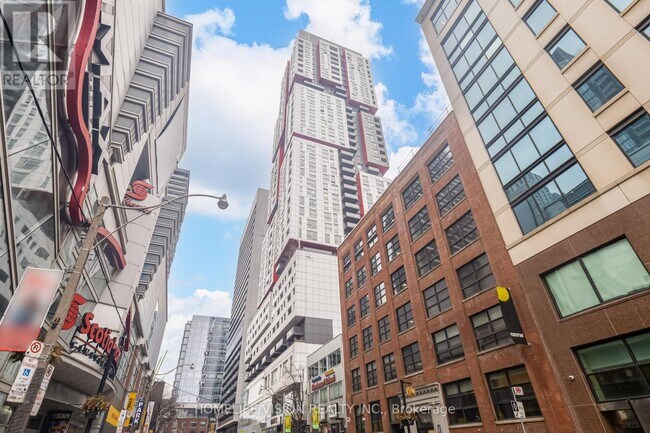 Photo - 318 Richmond St W Unité 902