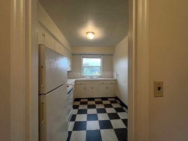 Photo - Pristine Top Floor 1 Bed, 1 Bath Gem! Unit 18