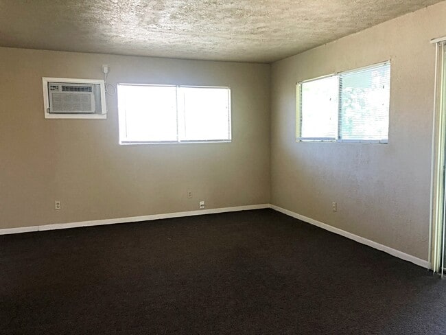 Photo - 735 Rosedale Dr