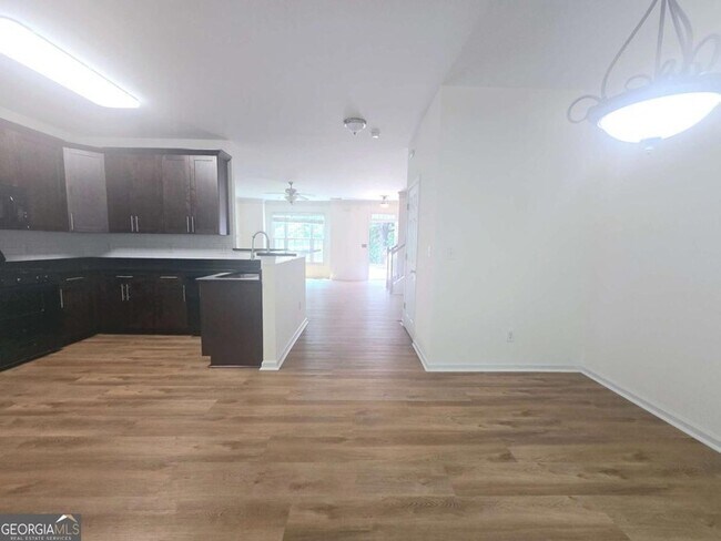 Photo - 1318 Guilderoy Ln