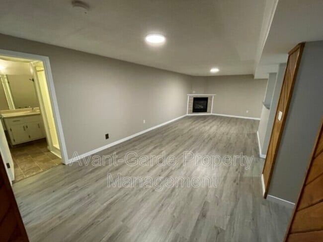 Photo - 12243-12142 142 Ave NW