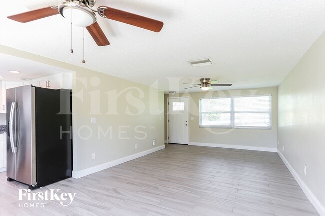 Photo - 1006 Stonefence Way