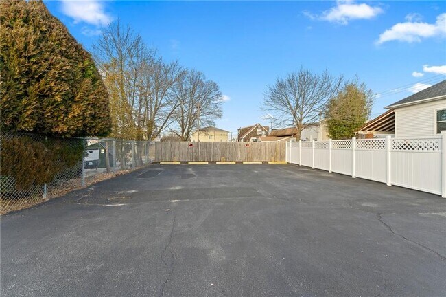 Photo - 543-545-545 N Broadway Unit 1