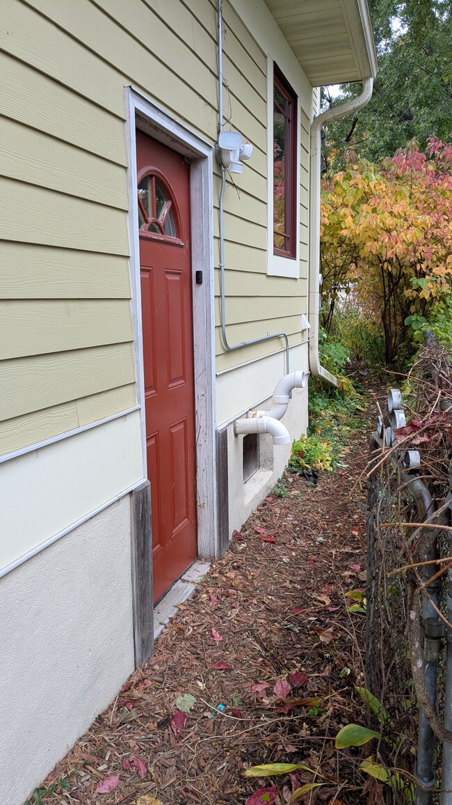 Private entrance to the apartment. - 5244 41st Ave S