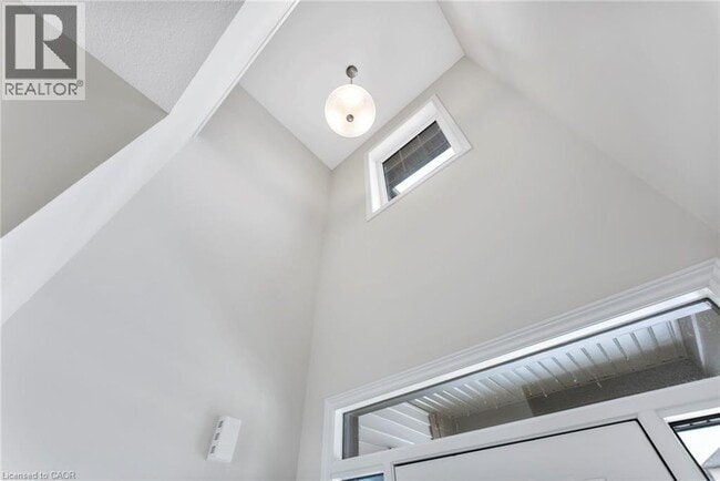 Photo - 107 Starfire Cres