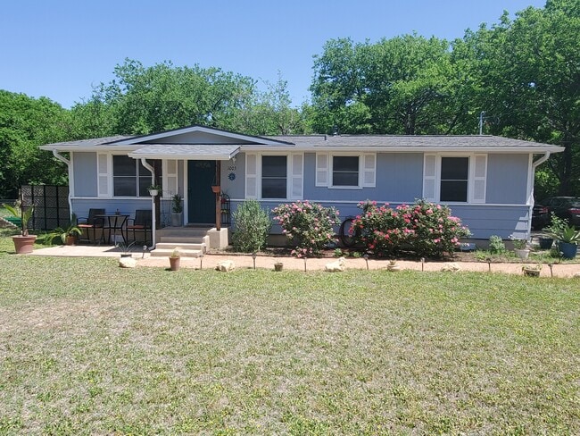 Building Photo - 1003 Bugg Ln