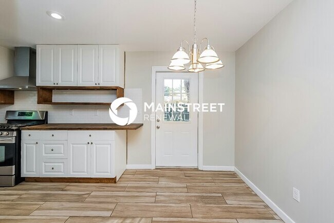 Photo - 4 Bedroom Pet-Friendly Home in LARGO, FL with Main Street Renewal