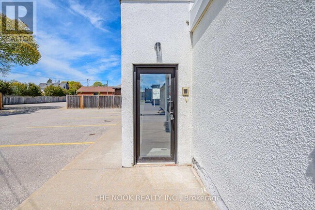 Photo - 948 Simcoe St N Unit A
