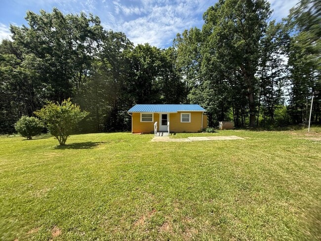 Building Photo - One Story House in Madison Heights