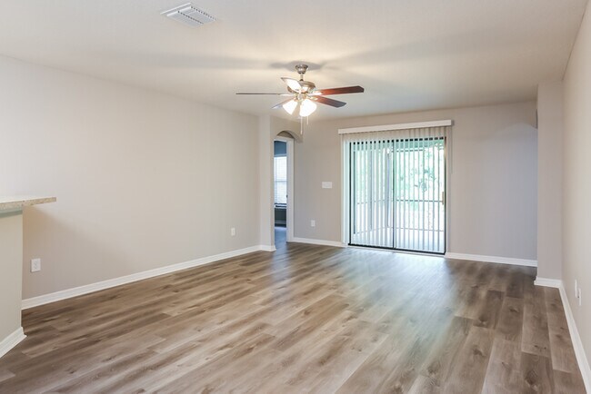 Photo - 674 Chatham Walk Dr