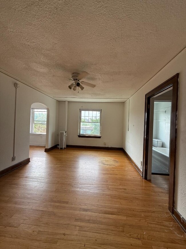 Building Photo - 727 N Capitol Ave Rental
