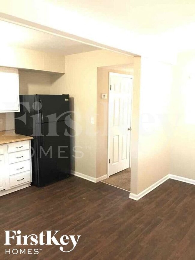 Photo - 26646 Elmwood Ave