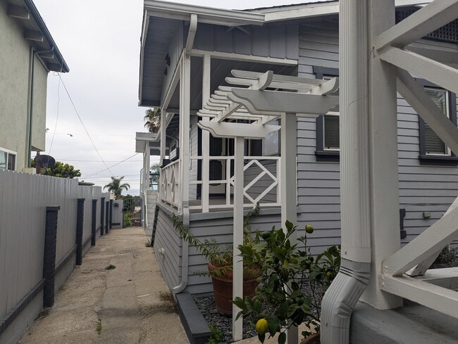 Photo - 794 W 38th St Unit C