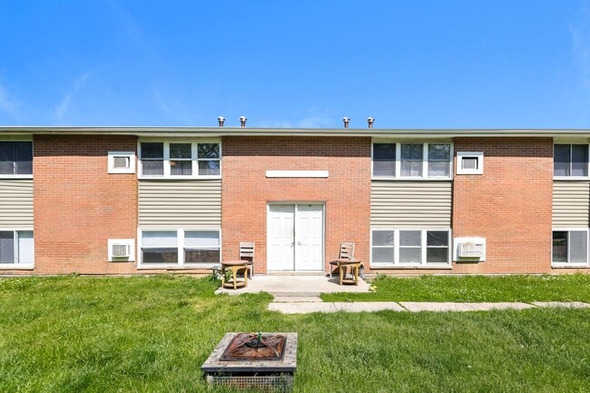 Building Photo - 3611-3625 Charlotte Dr Unit 3625