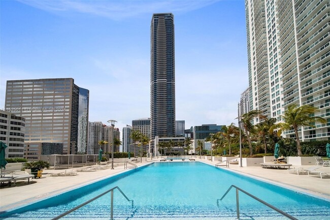Building Photo - 950 Brickell Bay Dr Unit 2706