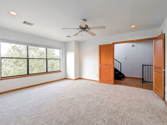 Photo - 444 Oxford St