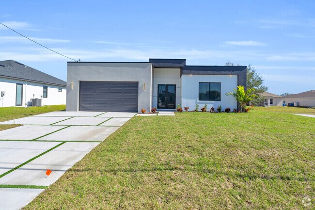 Building Photo - 1021 Chiquita Blvd N Rental